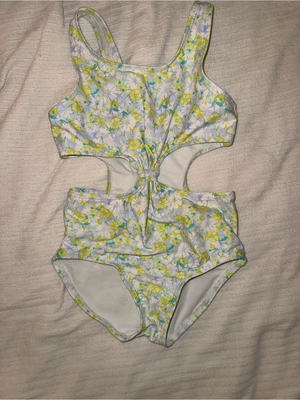 Girls Floral Cutout One-Piece Swimsuit in White and Yellow | Size:6/6X